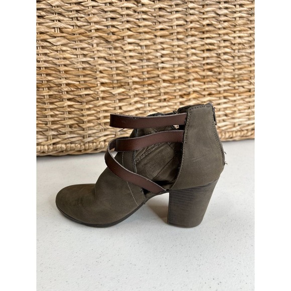 Madden Girl Women's‎ Open Side Strap Buckle Ankle Boots Gray/Brown Heel Size 7 - Picture 3 of 11